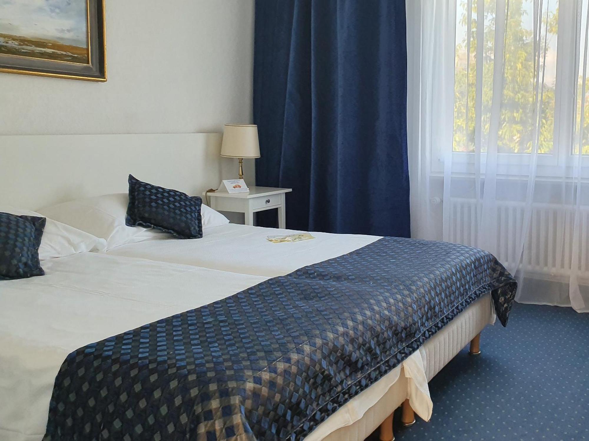 Touring au Lac Neuchâtel Chambre photo