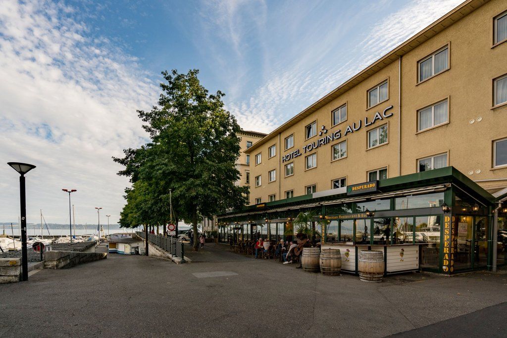 Touring au Lac Neuchâtel Extérieur photo