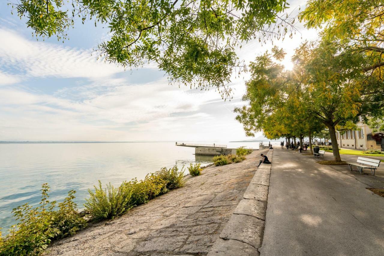 Touring au Lac Neuchâtel Extérieur photo